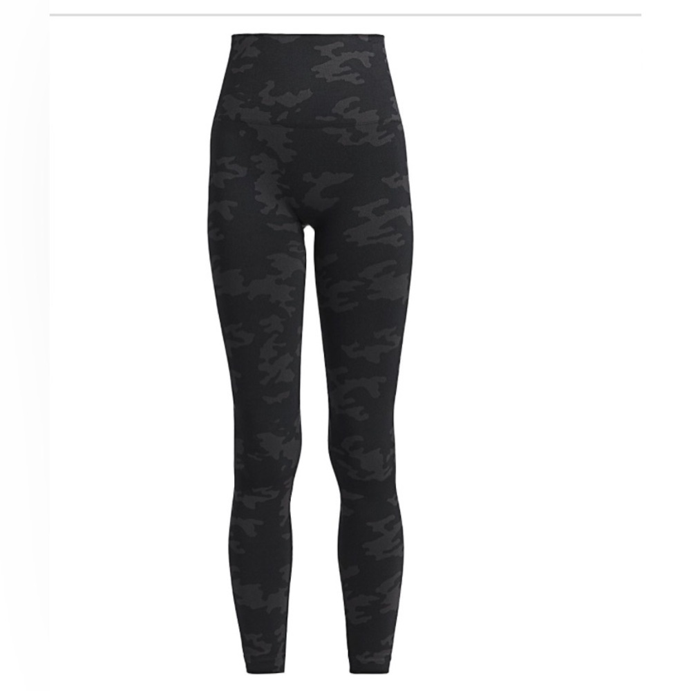 Spanx Look at Me Now black camo Leggings size large brand new